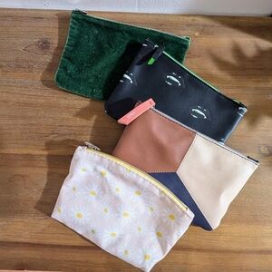🎀$5 Ipsy Black, Green, Brown, and Floral Cosmetic Bag Set Of 4